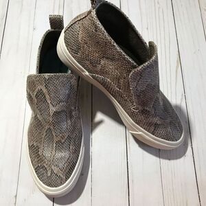 SeaVees SZ 8.5 slip on beige snake skin print shoes Huntington